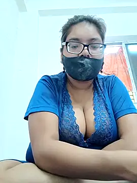 Snapshot of Elie_couple143 chatting on October 2025 09:43:01 AM Elie couple143 online show from October 2025 09:43:01 AM