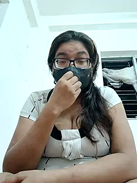 Snapshot of Elie_couple143 chatting on September 2025 06:15:01 PM Elie couple143 online show from September 2025 06:15:01 PM