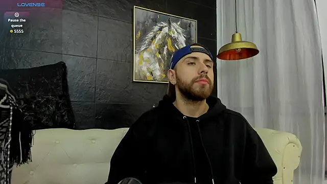 Maximo Wolff online show from November 2025 08:24:02 PM