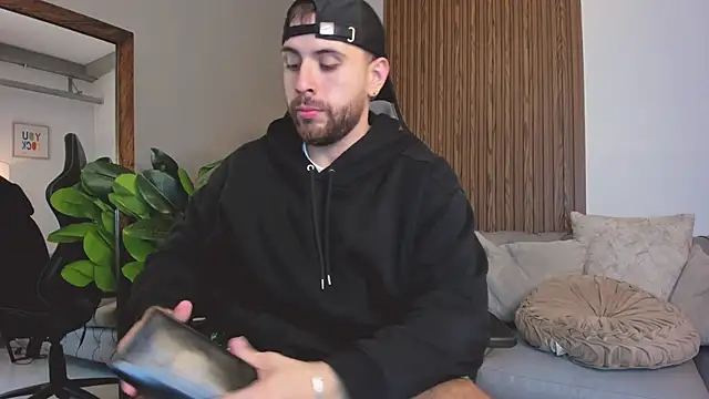 Maximo Wolff online show from March 2026 12:00:01 AM