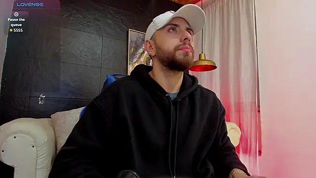 Maximo Wolff online show from November 2025 08:03:01 PM