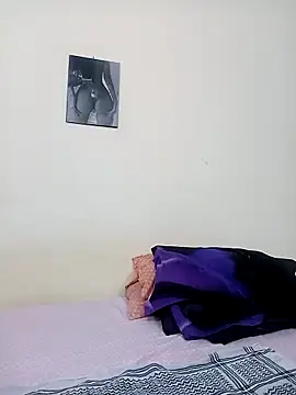 Miss-Hennessy online show from April 2026 07:30:01 PM