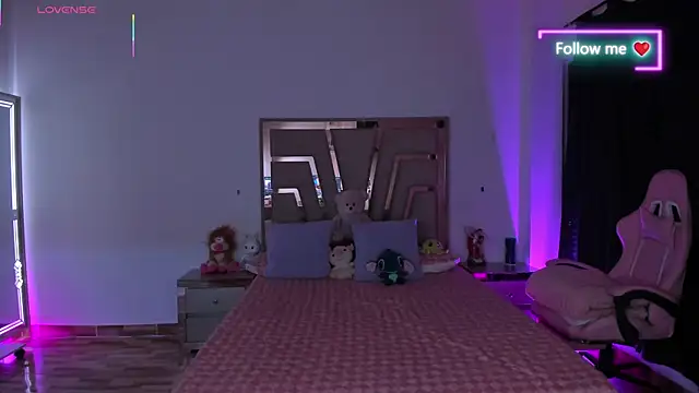 lunaarose online show from April 2026 03:12:01 AM