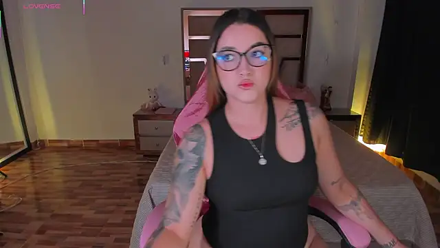 lunaarose online show from December 2025 02:26:01 AM