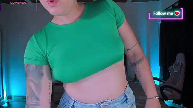 lunaarose online show from May 2026 03:10:01 AM