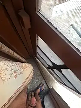 Snapshot of desir3dlund chatting on February 2026 07:51:02 AM desir3dlund online show from February 2026 07:51:02 AM