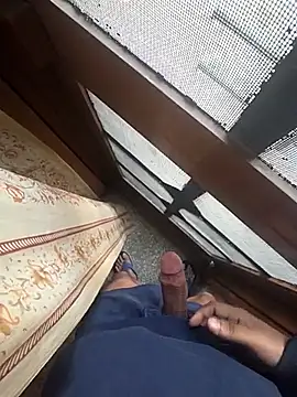 Snapshot of desir3dlund chatting on February 2026 04:36:02 AM desir3dlund online show from February 2026 04:36:02 AM