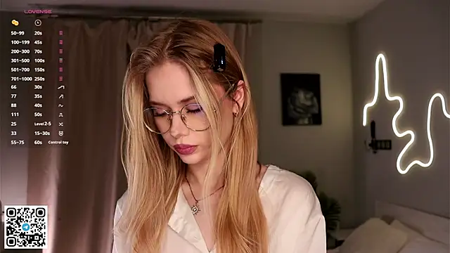Snapshot of BeatrixCharton chatting on September 2025 06:36:01 PM BeatrixCharton online show from September 2025 06:36:01 PM