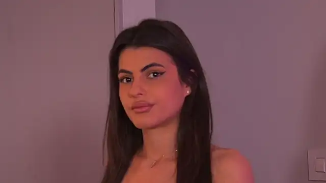 Snapshot of YasminaMoon chatting on September 2025 04:41:02 AM YasminaMoon online show from September 2025 04:41:02 AM