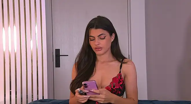 Snapshot of YasminaMoon chatting on October 2025 03:38:02 AM YasminaMoon online show from October 2025 03:38:02 AM