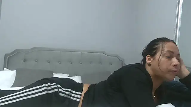 Bunnyela1 online show from November 2025 04:34:01 PM