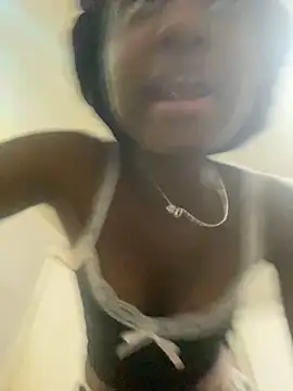 HennessyBaby21 online show from April 2026 12:02:01 AM