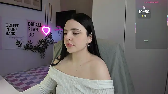 LiaWoow online show from November 2025 07:34:01 AM