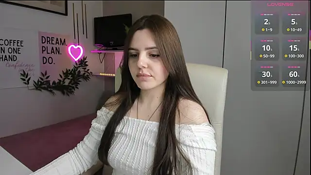 LiaWoow online show from October 2025 01:47:01 PM