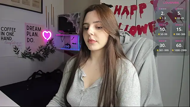 LiaWoow online show from November 2025 02:31:02 PM