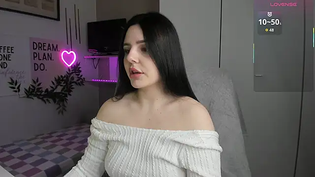 LiaWoow online show from November 2025 02:34:02 PM