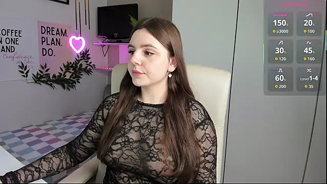 LiaWoow online show from October 2025 09:10:01 AM