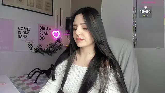 LiaWoow online show from November 2025 02:43:02 PM