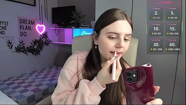 LiaWoow online show from September 2025 01:50:02 PM