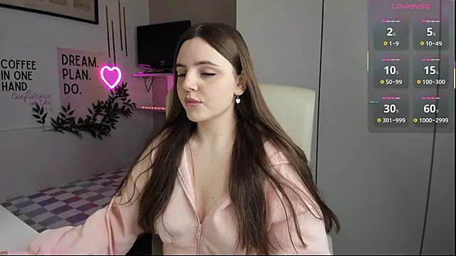 LiaWoow online show from October 2025 07:09:02 AM