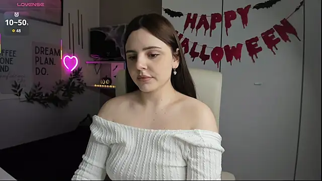 LiaWoow online show from November 2025 02:22:02 PM