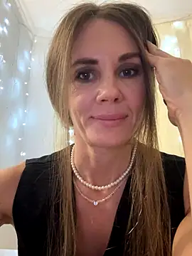 LucieMack online show from October 2025 06:33:01 PM