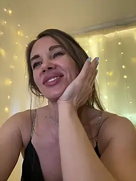 Snapshot of LucieMack chatting on June 2026 12:49:01 PM LucieMack online show from June 2026 12:49:01 PM