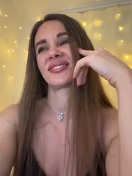 Snapshot of LucieMack chatting on June 2026 07:40:02 PM LucieMack online show from June 2026 07:40:02 PM