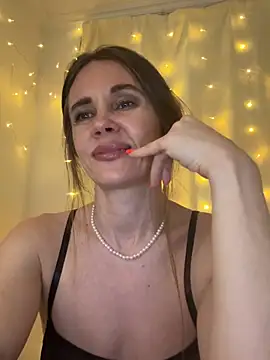 Snapshot of LucieMack chatting on May 2026 04:05:01 PM LucieMack online show from May 2026 04:05:01 PM
