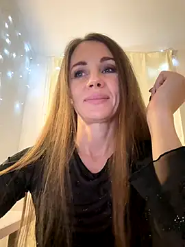 LucieMack online show from October 2025 07:00:02 PM