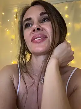 Snapshot of LucieMack chatting on May 2026 06:20:01 PM LucieMack online show from May 2026 06:20:01 PM