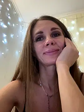 LucieMack online show from October 2025 05:45:01 PM