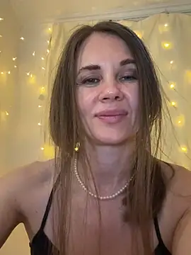 Snapshot of LucieMack chatting on May 2026 10:17:01 PM LucieMack online show from May 2026 10:17:01 PM