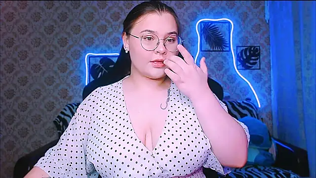 InLoveWithLife26 online show from November 2025 05:39:01 PM