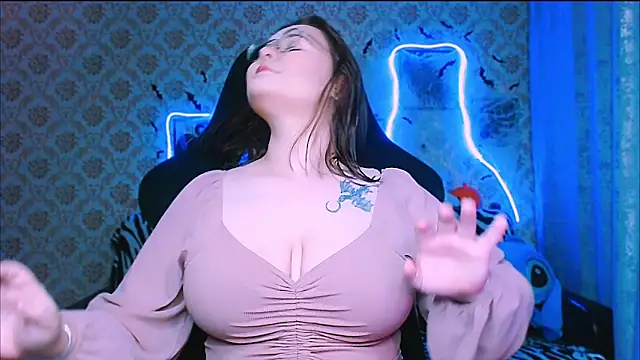 InLoveWithLife26 online show from October 2025 06:40:01 PM