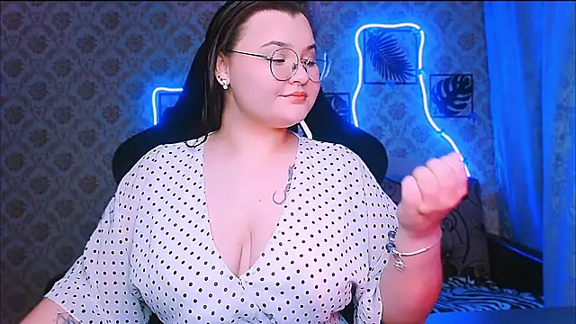 InLoveWithLife26 online show from February 2026 07:04:01 PM