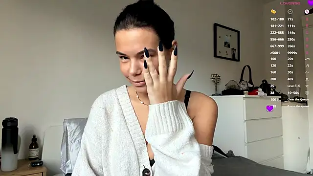 Snapshot of MaydaCornwall chatting on December 2025 08:07:01 AM MaydaCornwall online show from December 2025 08:07:01 AM