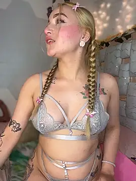 Sara Sophia420 online show from May 2026 12:09:01 PM