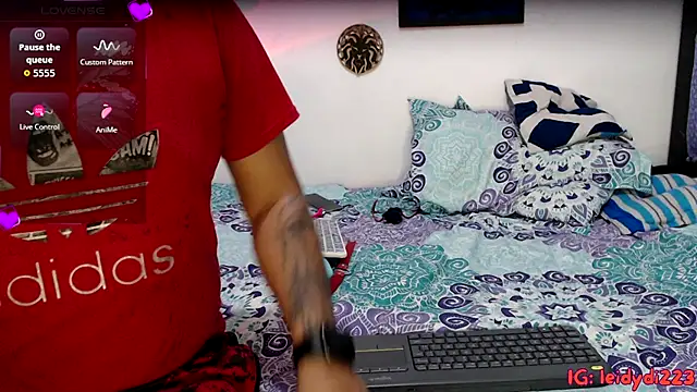 leidydi223 online show from October 2025 01:51:01 AM