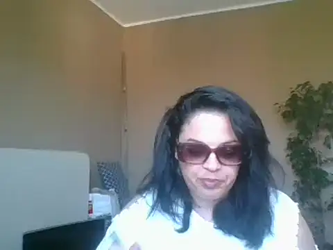 ITALIANASISIXX online show from April 2026 12:22:01 PM