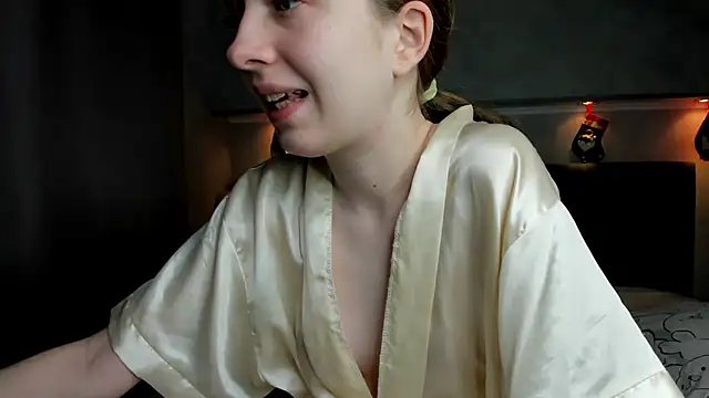 Camilla Kelly online show from December 2025 01:04:02 AM