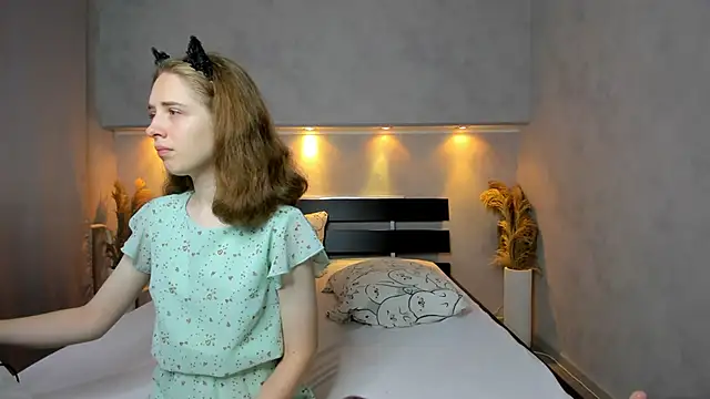 Camilla Kelly online show from September 2025 12:17:02 AM