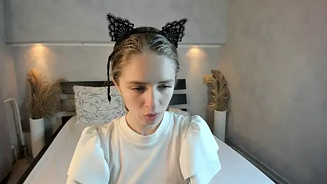 Camilla Kelly online show from October 2025 01:28:02 AM