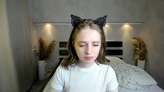 Camilla Kelly online show from October 2025 01:07:01 AM