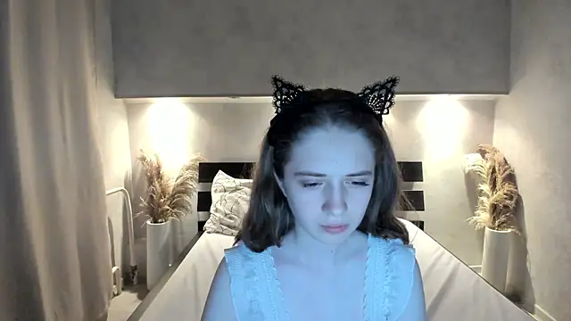 Camilla Kelly online show from October 2025 01:17:01 AM