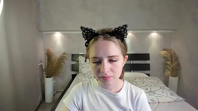 Camilla Kelly online show from October 2025 01:06:01 AM