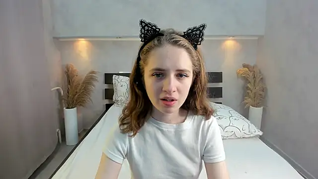 Camilla Kelly online show from October 2025 01:07:01 AM