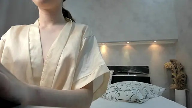 Camilla Kelly online show from November 2025 01:11:02 AM