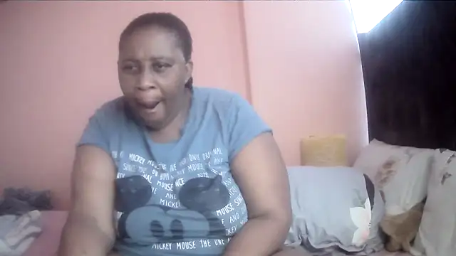 HUGEASSXXXXX online show from November 2025 04:55:01 AM