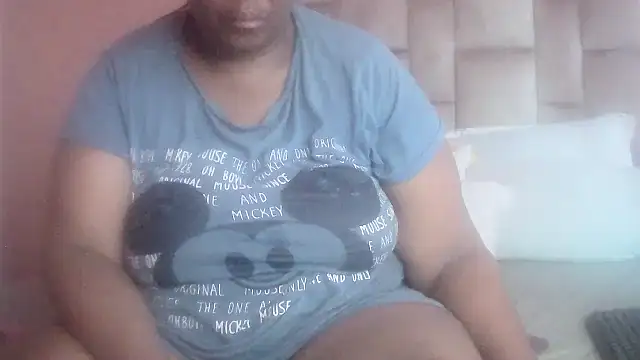 HUGEASSXXXXX online show from April 2026 05:00:02 AM